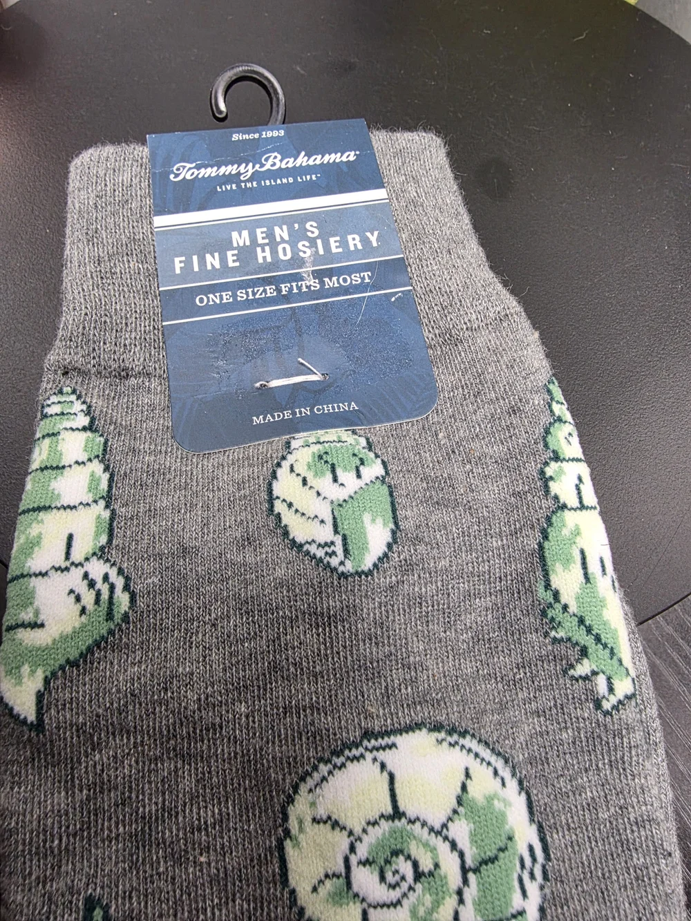 Men's Gray Shell-Pattern Cotton Socks with Navy Toe